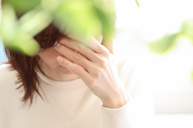 自律神経が乱れで苦しむ女性